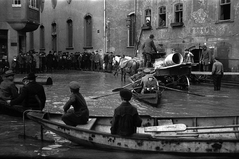 Flood in Wetzlar (Oskar Barnack, 1920)