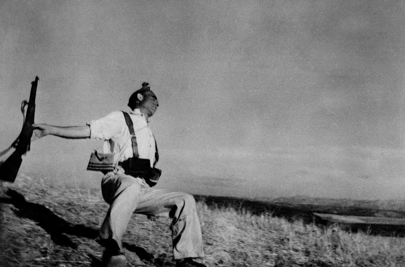 Death of a Loyalist Soldier (Robert Capa, 1936). Aged 23, Capa covered the Spanish Civil War for the French press.