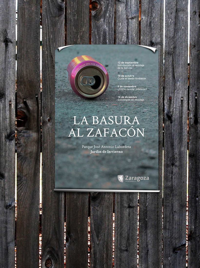 Cartel aplicado sobre madera.