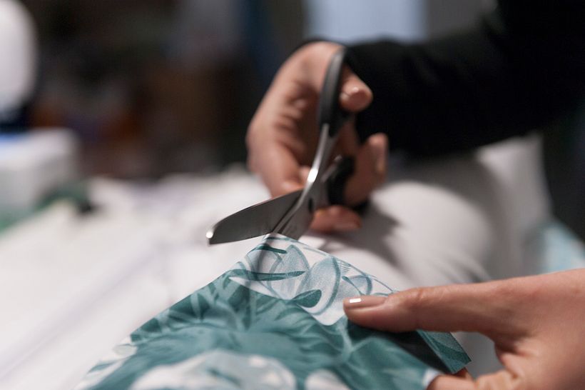 Branding, diseño web y ilustración textil para Emociones Brand 4