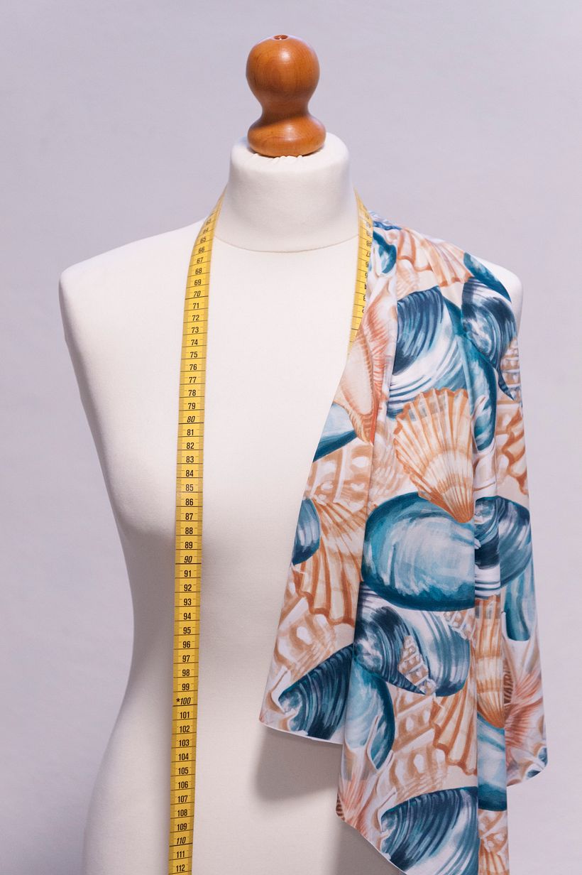 Branding, diseño web y ilustración textil para Emociones Brand 9