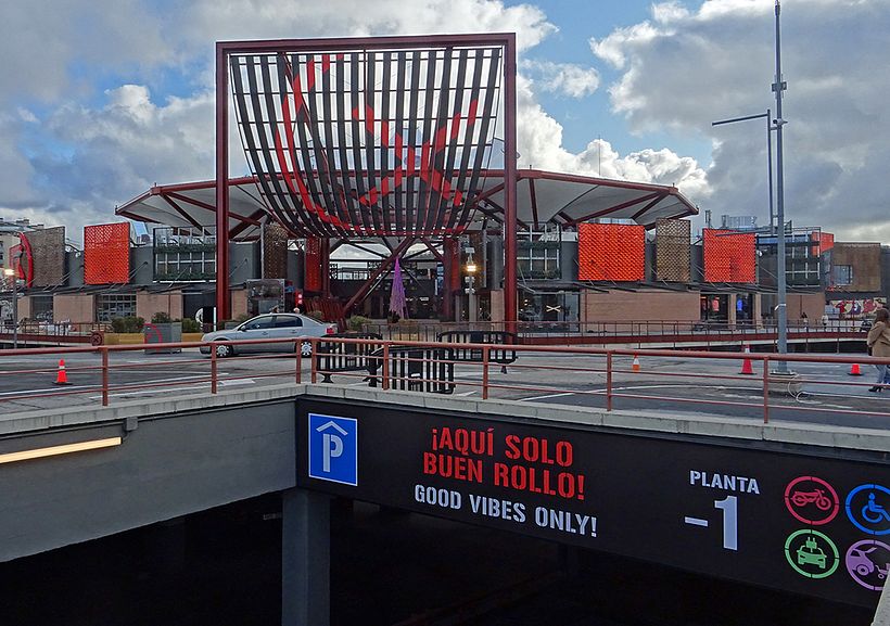 Acceso a parking y al centro