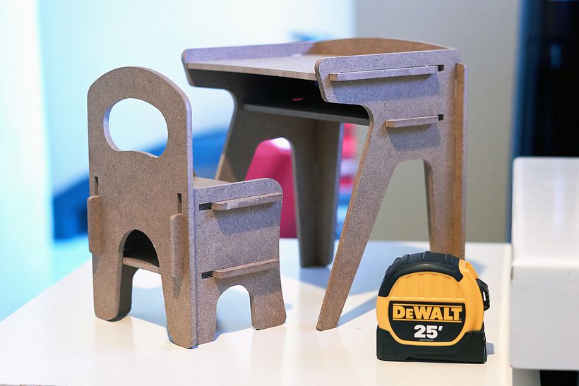 Prototipo de escritorio y silla a escala, gracias por el aprendizaje. -1