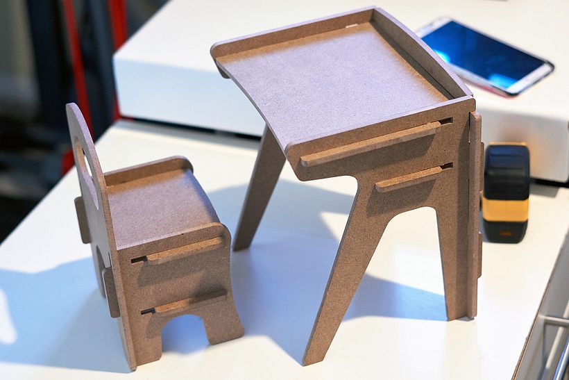 Prototipo de escritorio y silla a escala, gracias por el aprendizaje. 1