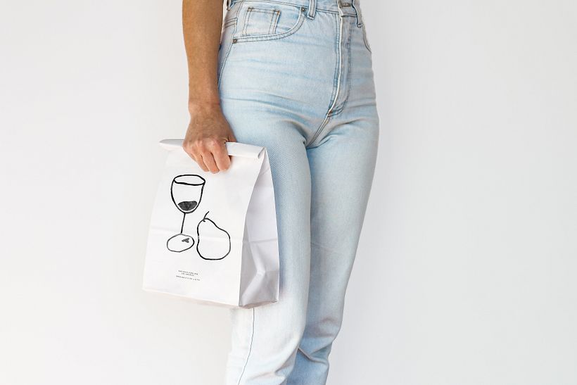 We made hand-drawn illustrations with a human, natural and imperfect style.