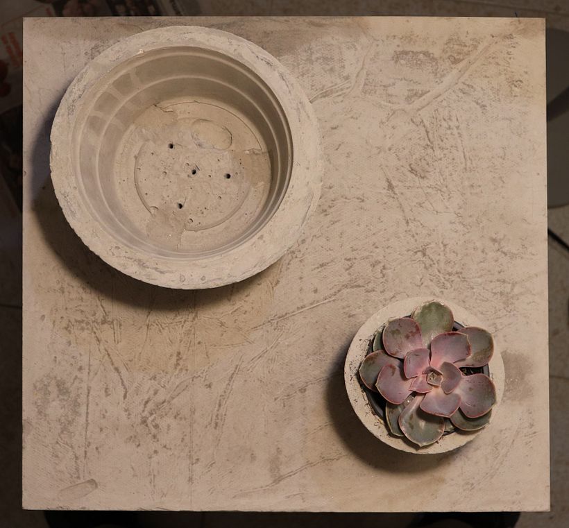 Mesa de centro y materas. Interior