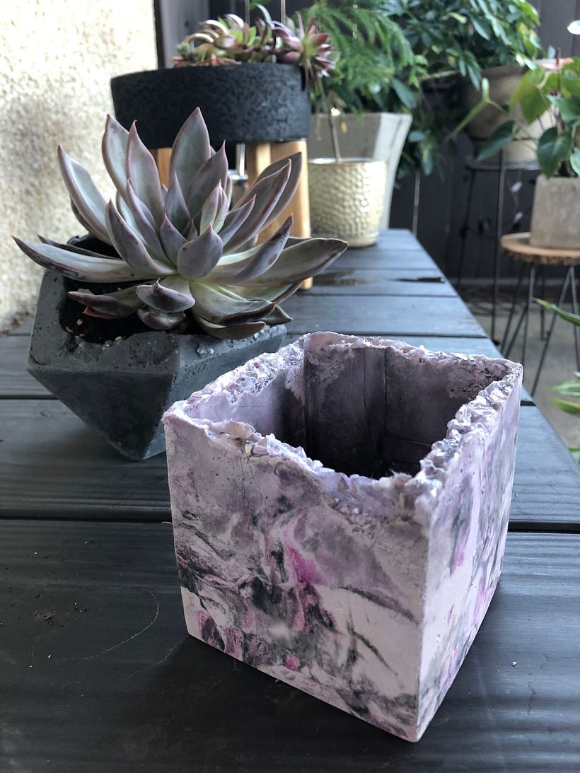 Raw Edge with Recycled Glass, Black, Pink and Light Purple Pigments. Geo Shape Planter in Grey.