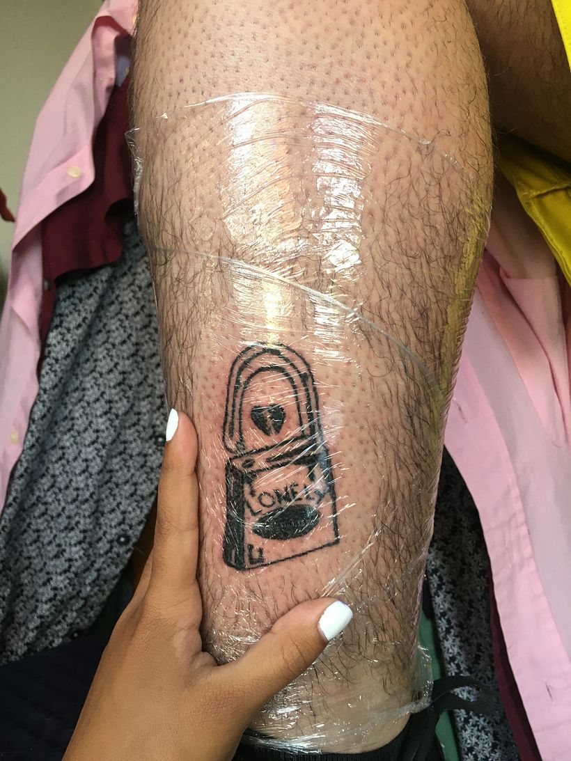 El primer tatuaje que hice a mi lienzo 😅