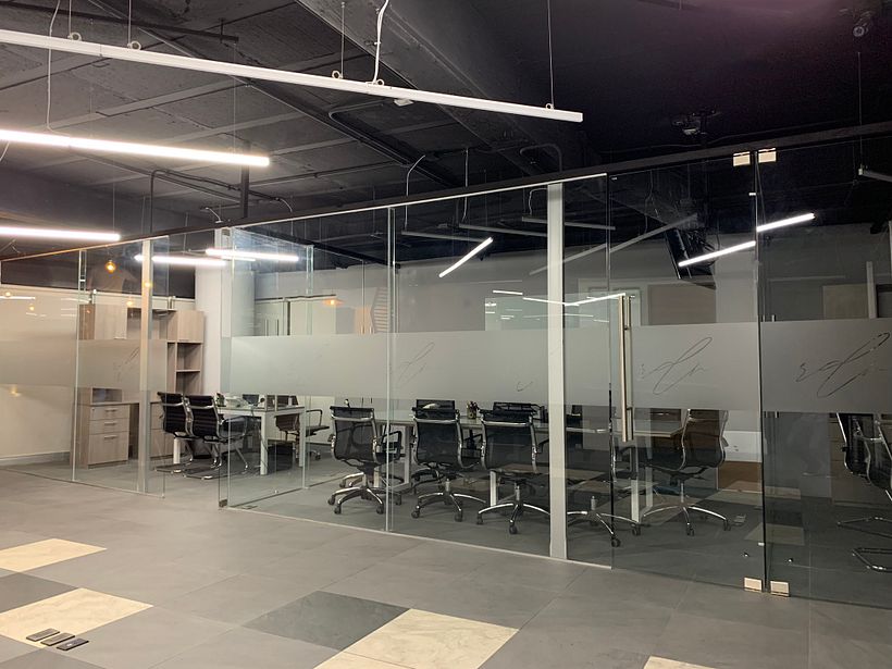 Área de coworking y sala de juntas
