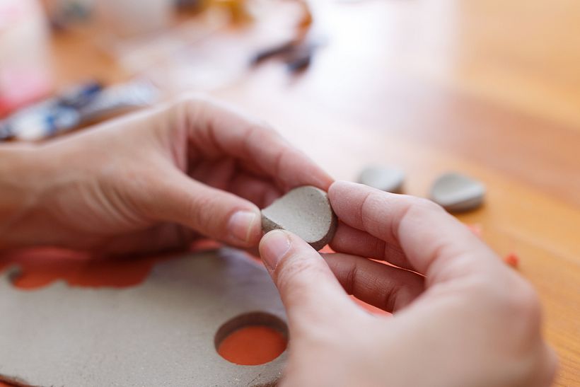 Julieta Álvarez: Ceramic Jewelry with a Flamenco Twist 13