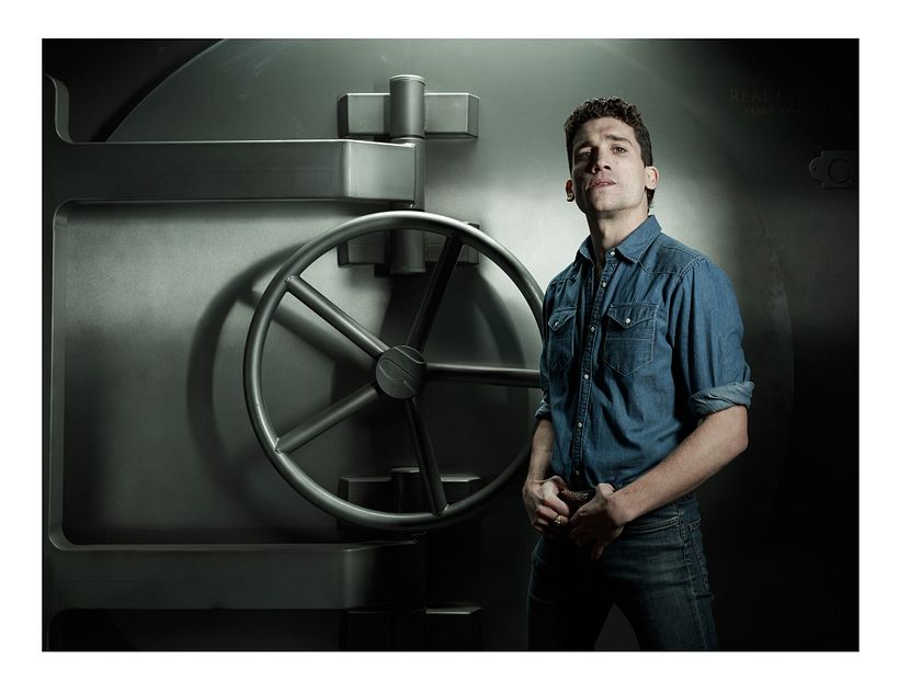 Retrato al actor Jaime Lorente para la primera temporada de la serie La Casa de Papel. ©Jeosm