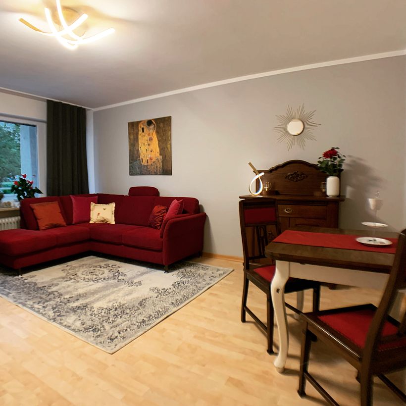 Wohnzimmer in Rot&Grau - Desain Interior