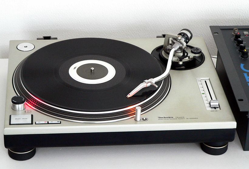 basic dj equipment for beginners Turntable