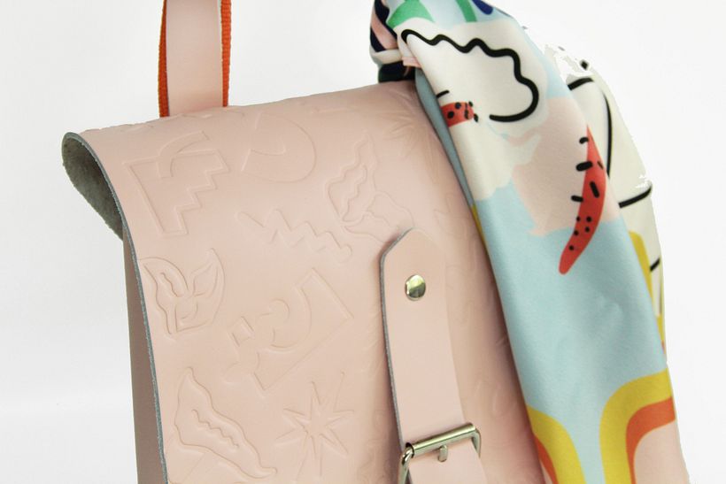 Mochilas Estampadas con Bajo Relieve 7