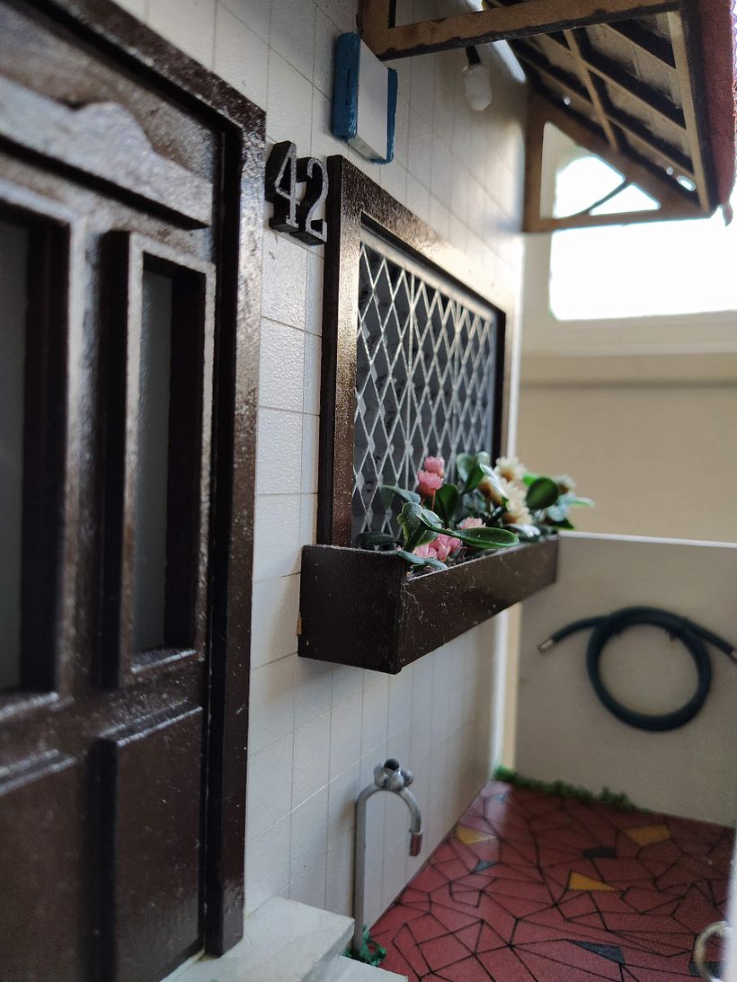 Fachada de casa com chão de caquinhos 5