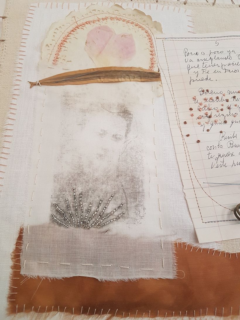 Mi Proyecto del curso: Técnicas de bordado experimental sobre papel 6