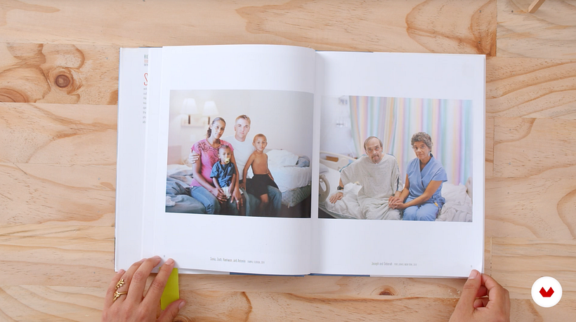 El libro de Richard Renaldi "Touching Strangers" es un gran ejemplo de cómo una serie puede evolucionar a partir de una idea 