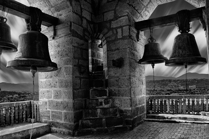 Campanario de la torre oriente de la Catedral de Morelia México.