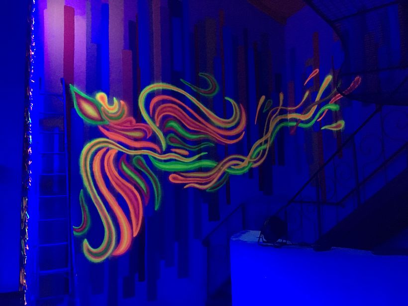 Pintura com tinta Neon em casa Noturna. Execução 2018.