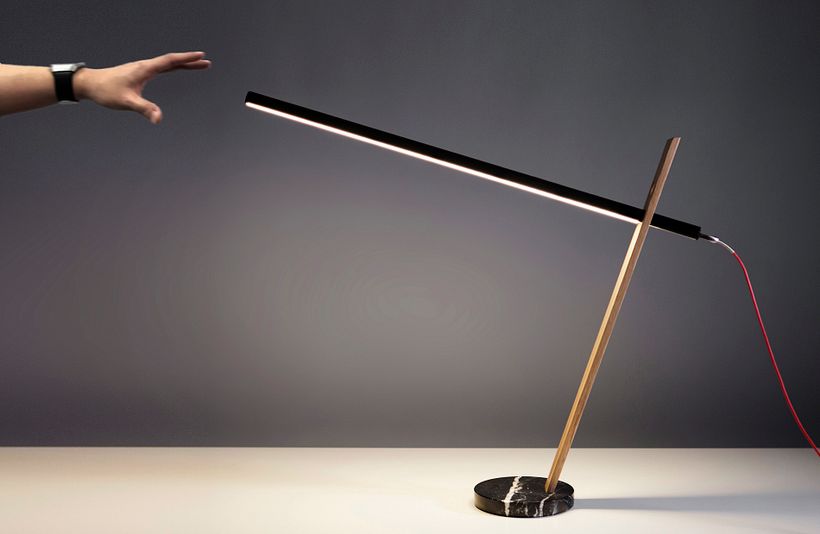 SIWK - Lámpara de mesa controlada por gestos 1