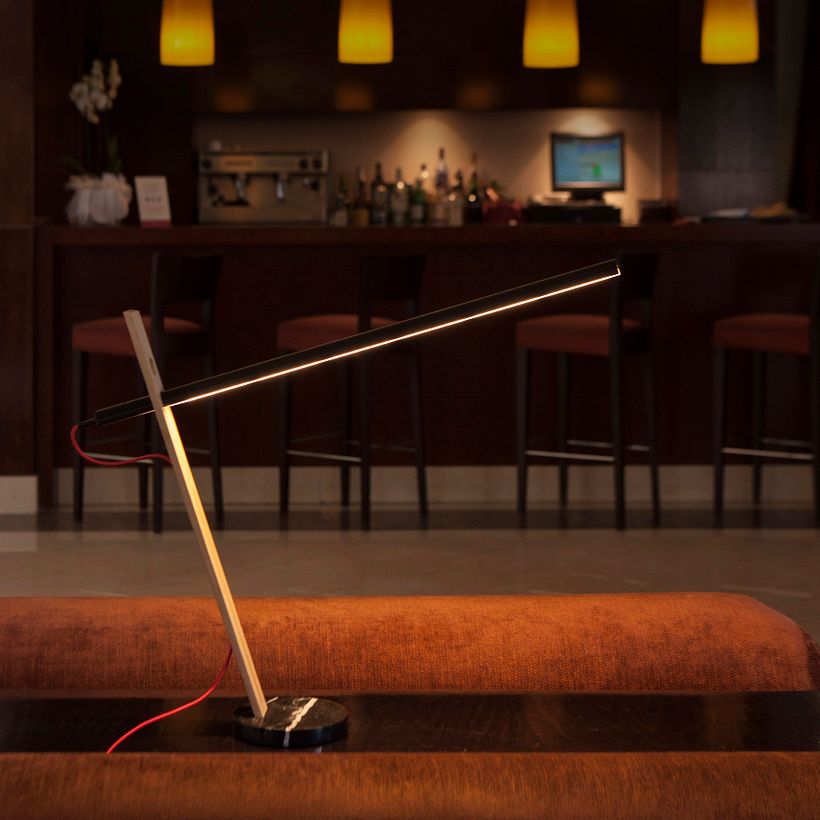 SIWK - Lámpara de mesa controlada por gestos 12