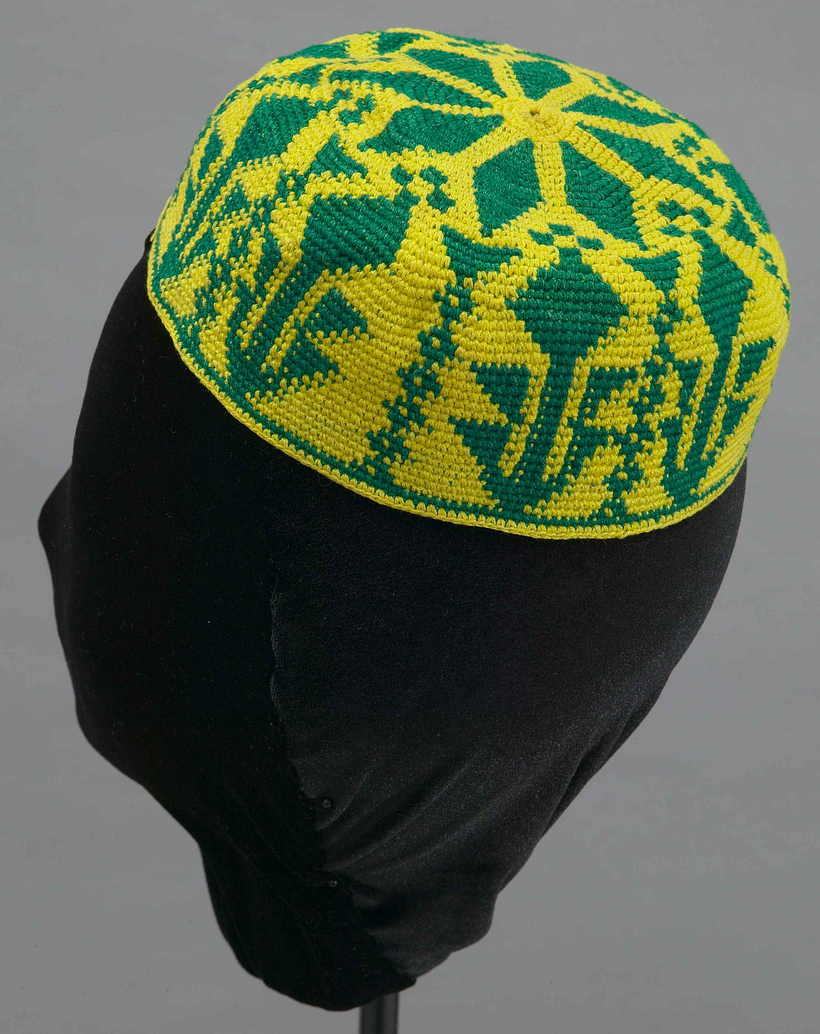 Gorro de crochê de algodão feito no Paquistão, final do século XX. Textile Museum of Canada