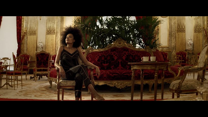 Airbnb presents: A night at the Louvre 8