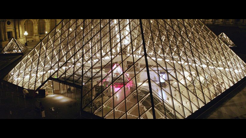 Airbnb presents: A night at the Louvre 15