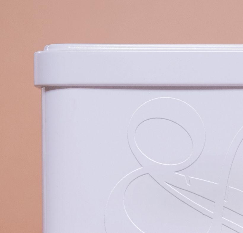 AMPERSAND THE BOX   1