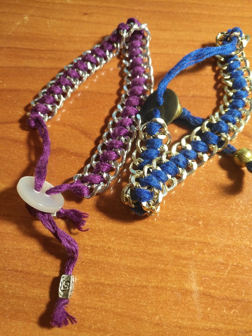 Pulseras con cadenas e hilos