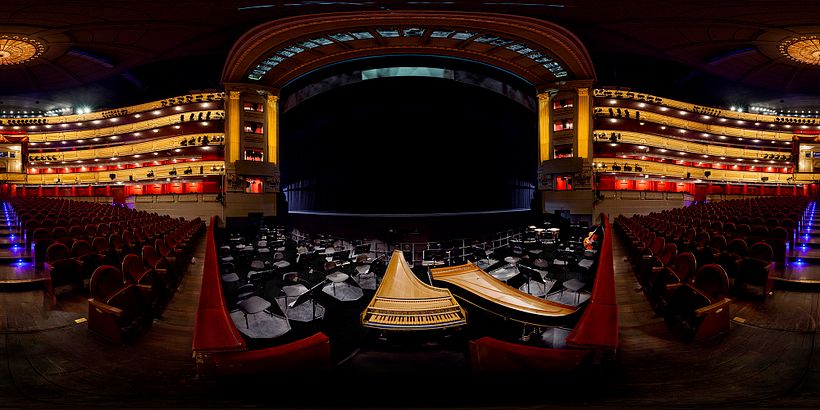 App main menu: Samsung & Teatro Real.