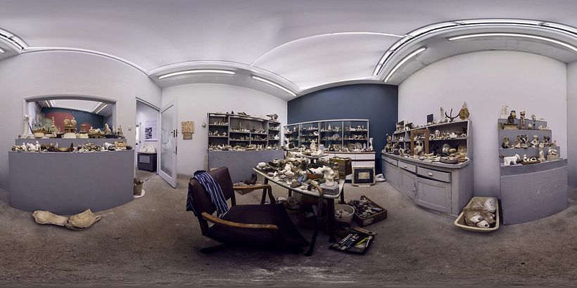 Henry Moore's studio: VR experience by Burberry.