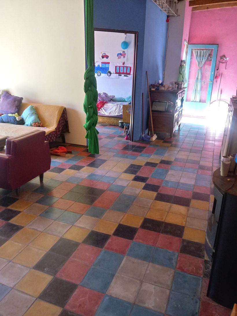 piso con baldosas lisas formando una imagen repetida 2