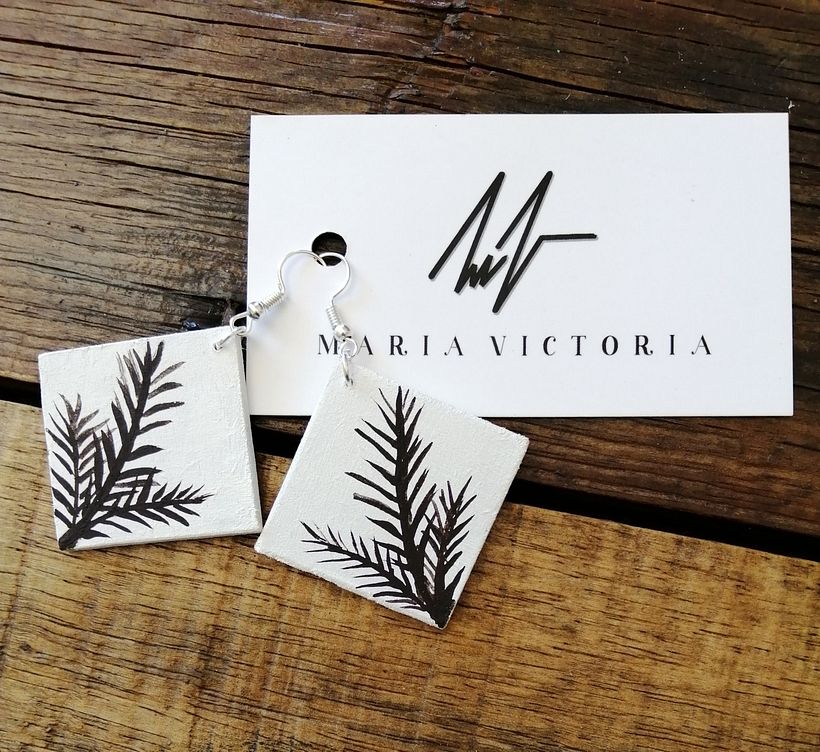 Aretes de madera con naturaleza seca.