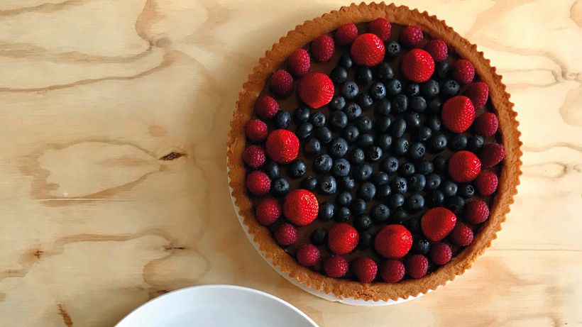 Tarta de chocolate y frutos rojos