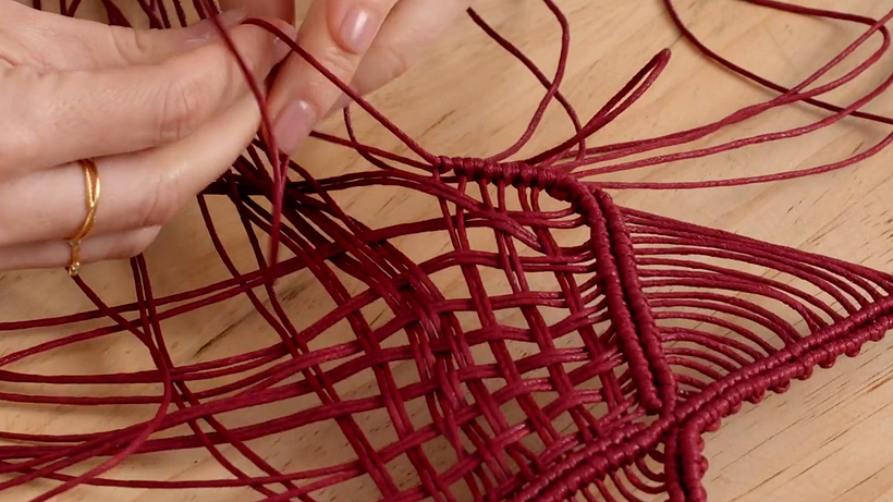 Macramé Tutorial: Create Your Step-by-Step Necklace 16