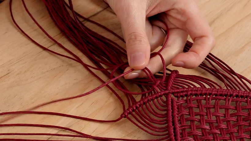 Macramé Tutorial: Create Your Step-by-Step Necklace 20