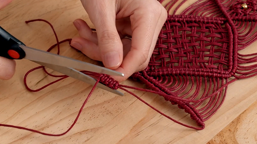 Macramé Tutorial: Create Your Step-by-Step Necklace 30