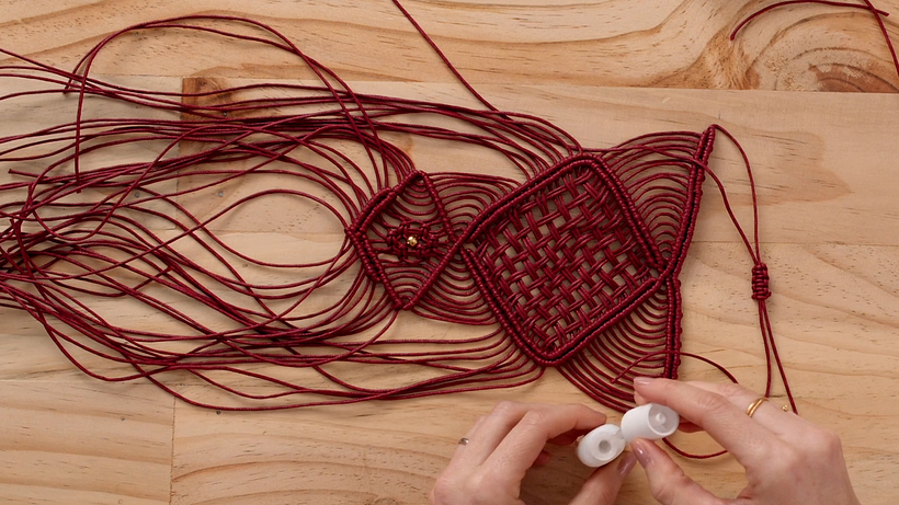 Macramé Tutorial: Create Your Step-by-Step Necklace 32