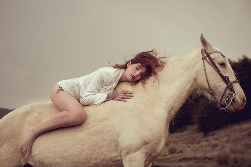 Proyecto: Goodbye Horses 9