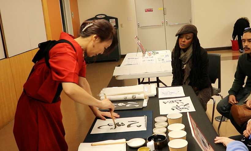 Demonstration at the Public Library in San Francisco during the exhibition of the Calligraphies in Conversation