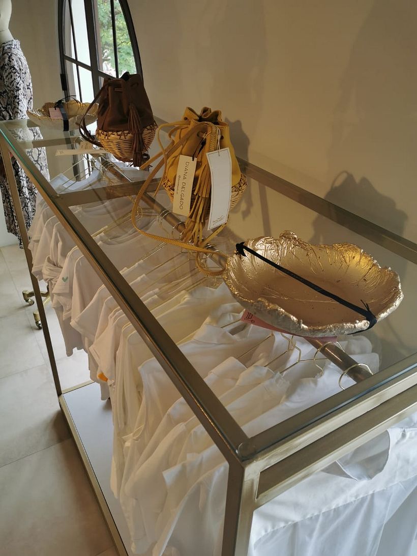 Hoja en Concreto Dorado