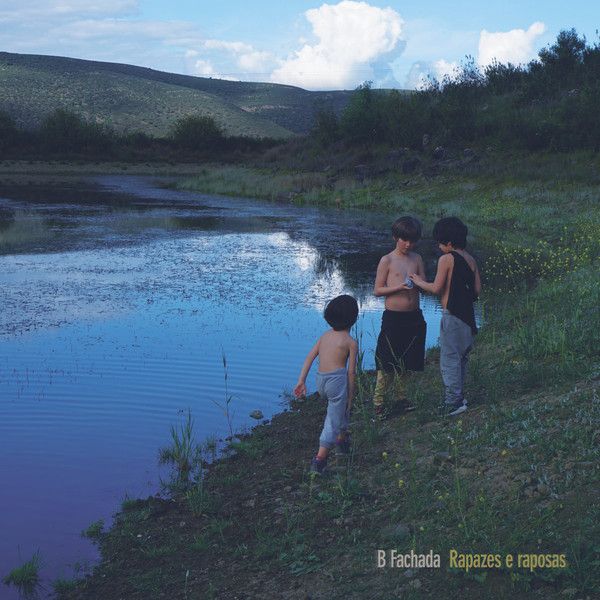 B Fachada - 'Rapazes e Raposas'