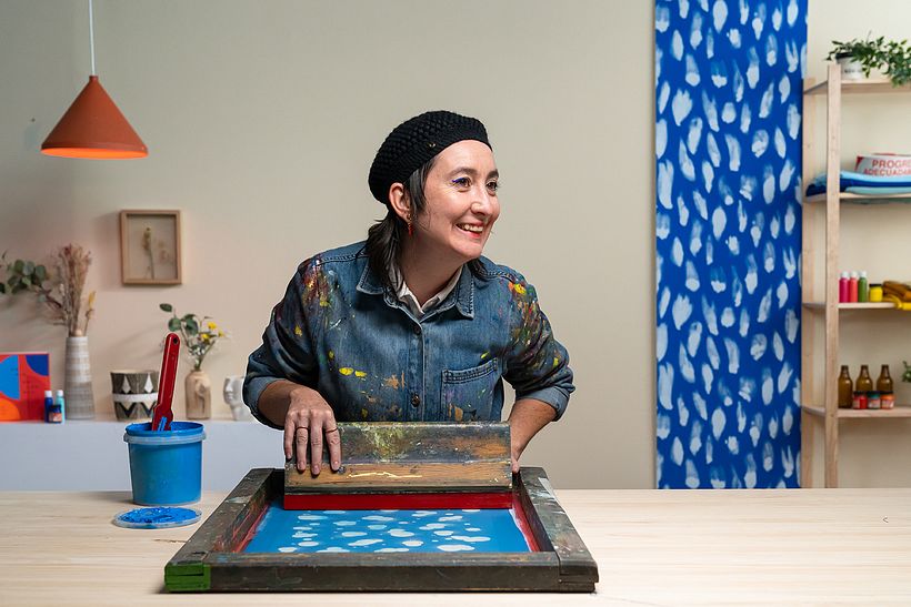 Reuniendo los materiales para ponerme a estampar en el set de Domestika