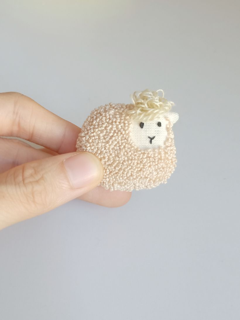 Made a little sheep on Christmas day following the techniques learnt with Laura Ameba, thank you!!