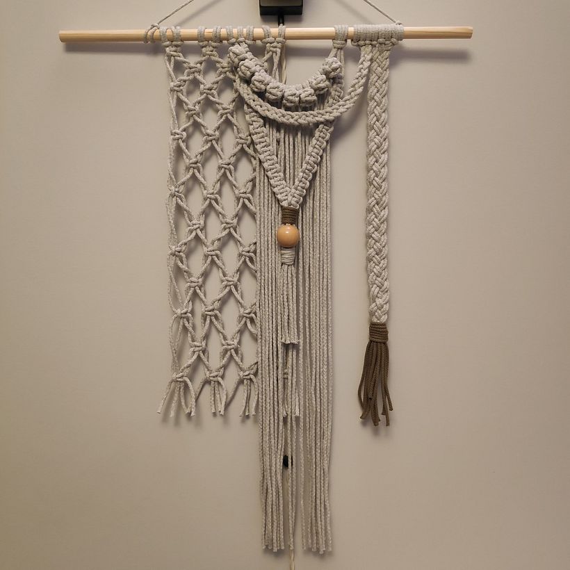 Mis primeros tres proyectos hecho en técnica de macrame gracias a Belen Senra y su curso Introduction to Macramé: Creation of a Decorative Tapestry :) Estoy muy orgullosa de mi misma :) 1