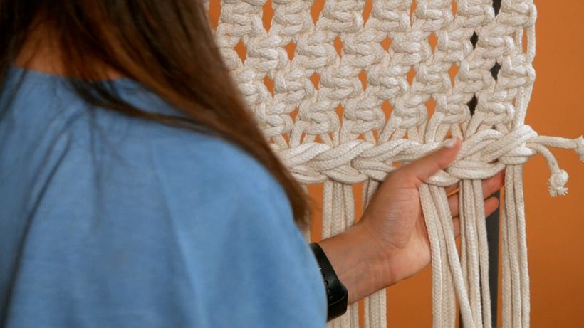 Tutorial Macramé: nudos básicos para crear franjas y trenzas 7