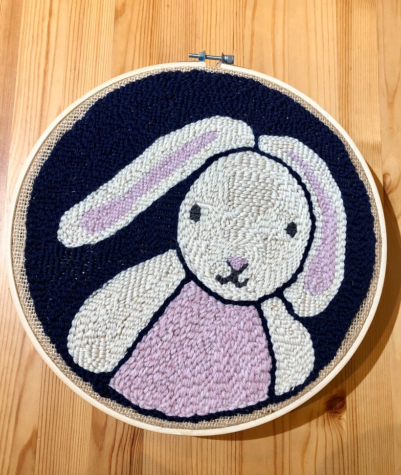 All done! After gluing the back, I finished it with a felt circle attached to the frame, so it looked nice and neat. 