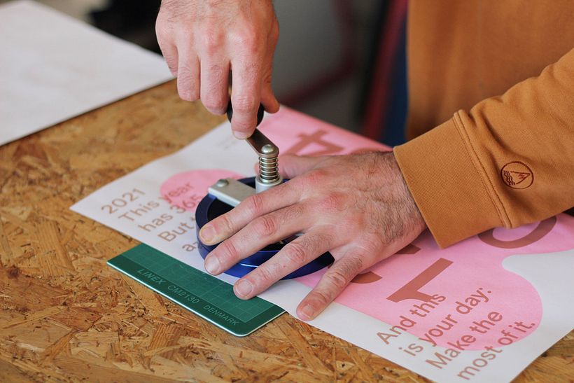 Cada copia está agujerada según el día que toque