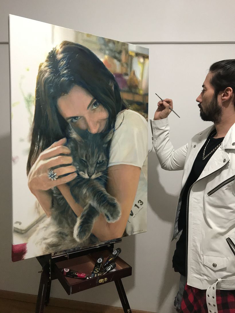Retrato mujer con gato. Oleo sobre bastidor